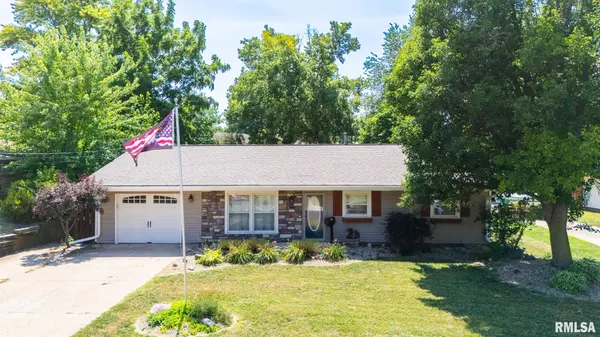 1321 HILLTOP DR, Pekin, IL 61554