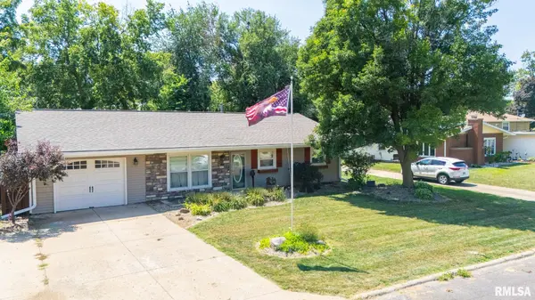 1321 HILLTOP DR, Pekin, IL 61554