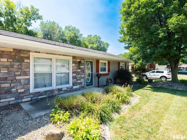 1321 HILLTOP DR, Pekin, IL 61554