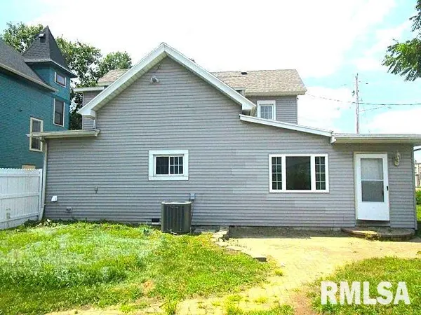 402 S 7TH ST, Pekin, IL 61554