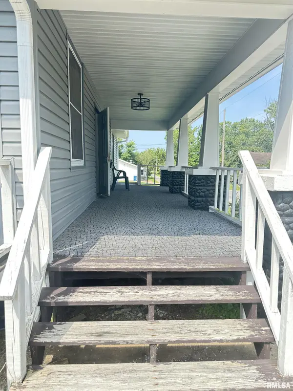 301 E 3RD ST, Johnston City, IL 62951