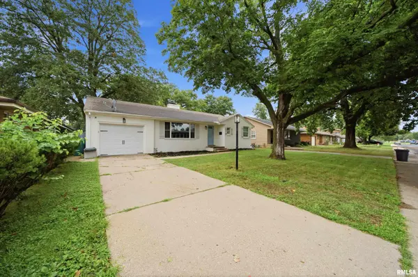 3219 N TWELVE OAKS DR, Peoria, IL 61604