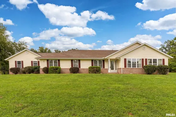 14 Timbercreek DR, Herrin, IL 62948