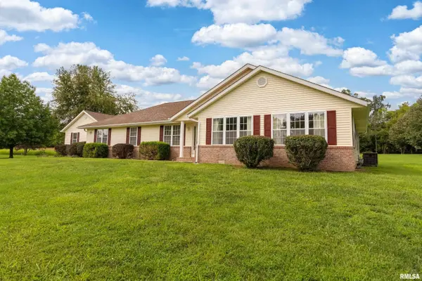 14 Timbercreek DR, Herrin, IL 62948