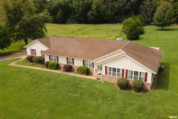 14 Timbercreek DR, Herrin, IL 62948