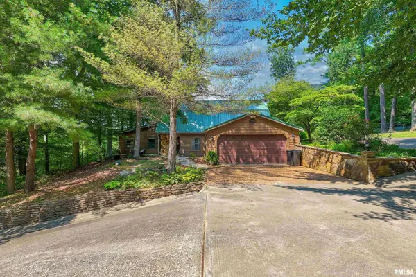 1855 Kratzinger Hollow RD, Cobden, IL 62920