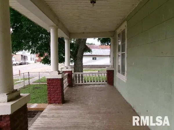 100 W MAIN ST, Ellisville, IL 61431