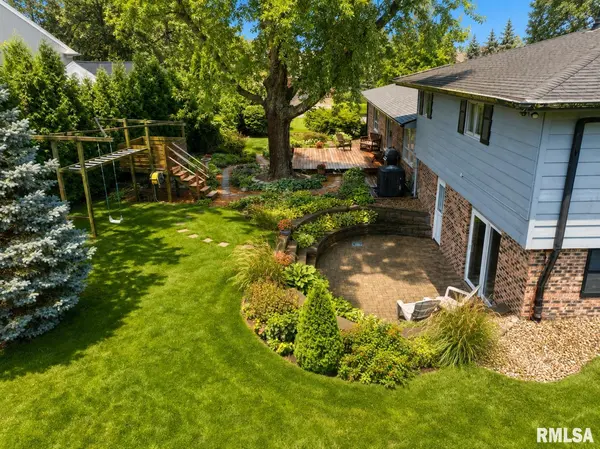 7302 N REGENT PL, Peoria, IL 61614