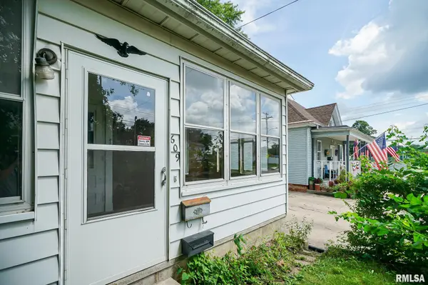 609 WALNUT ST, Washington, IL 61571