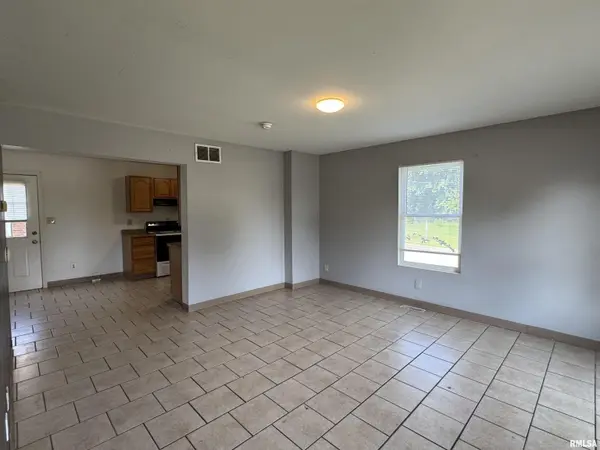 602 N CHARLES ST #2, Macomb, IL 61455