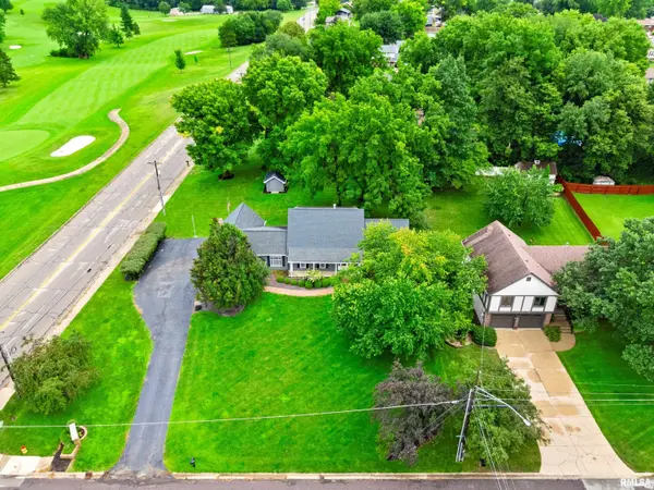1 OAKHILL CT, Pekin, IL 61554