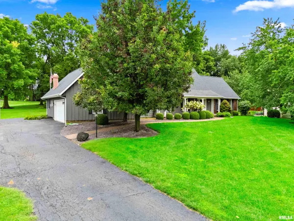 1 OAKHILL CT, Pekin, IL 61554