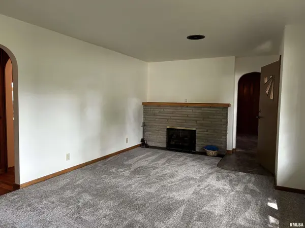 1301 N 10TH ST, Pekin, IL 61554