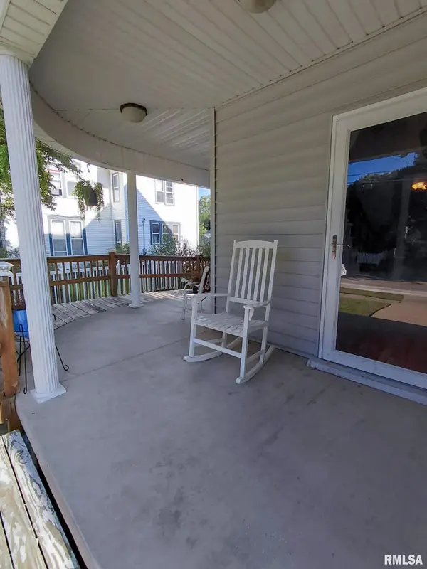 246 W LOCUST ST, Canton, IL 61520