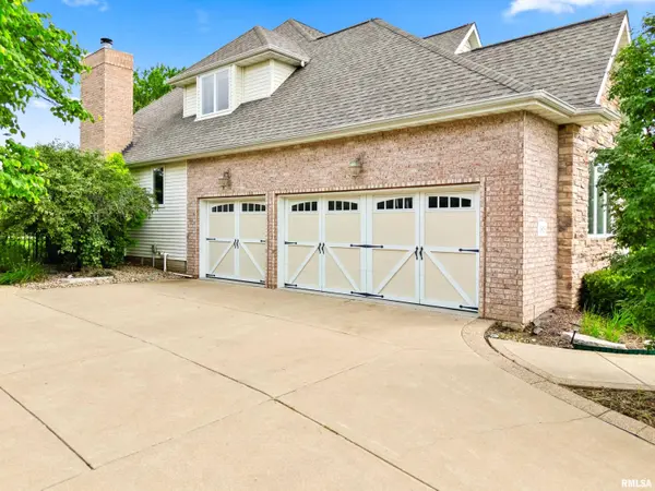 5825 W IVYBRIDGE PL, Peoria, IL 61615
