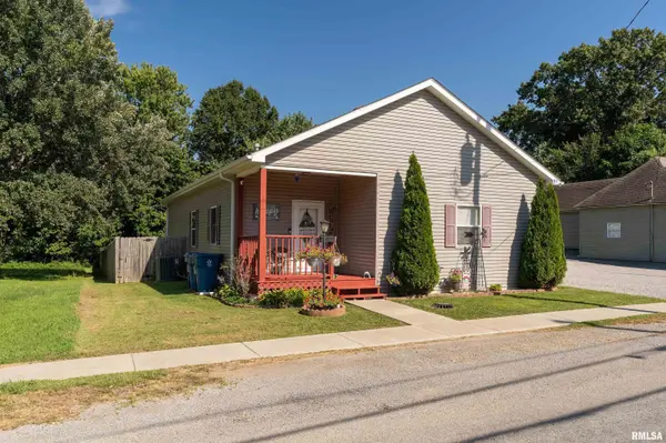 1109 BENTON AVE, Johnston City, IL 62951