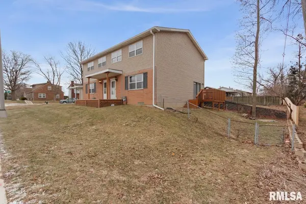 2020 W GLEN AVE, Peoria, IL 61614