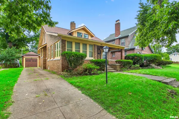 702 S 8TH ST, Pekin, IL 61554