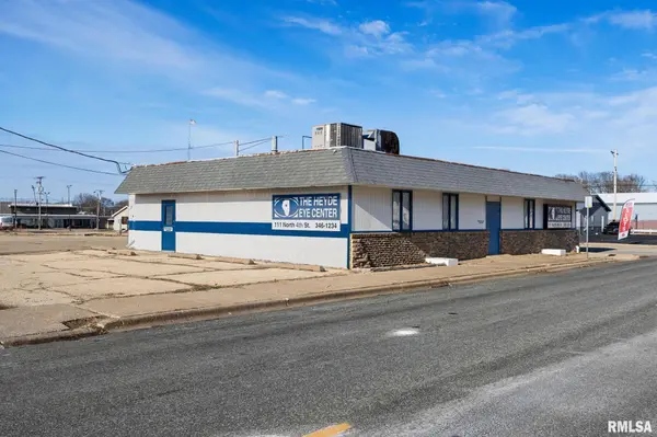 111 N 4TH ST, Pekin, IL 61554