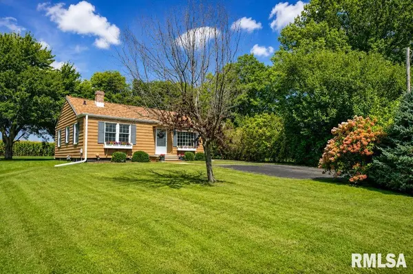 2381 N State Route 8 Route, Elmwood, IL 61529