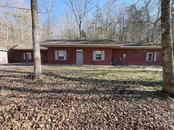 28 Alease Dr, Fayetteville, TN 37334