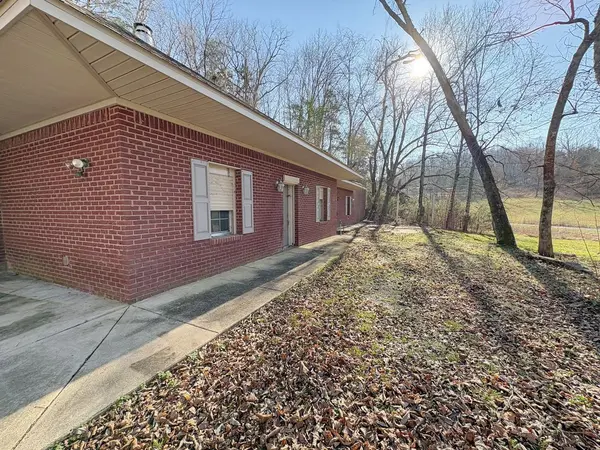 28 Alease Dr, Fayetteville, TN 37334