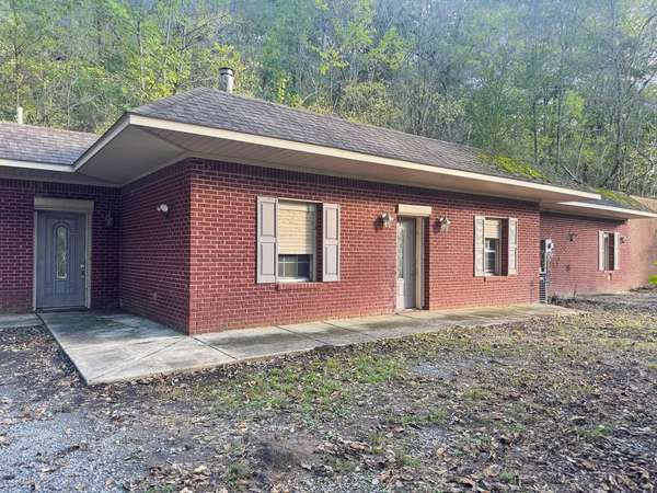 28 Alease Dr, Fayetteville, TN 37334
