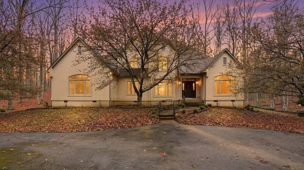 921 Poplar Pl, Monteagle, TN 37356