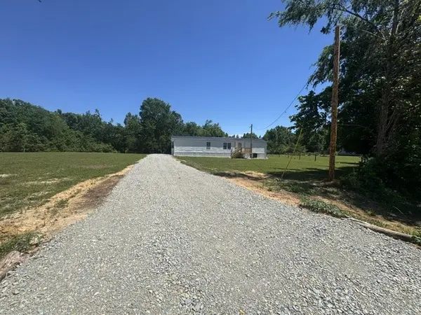 479 Horseshoe Bend Rd, Linden, TN 37096