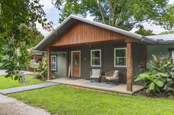 5699 S Main St, Lobelville, TN 37097