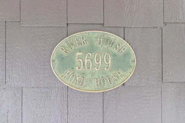 5699 S Main St, Lobelville, TN 37097
