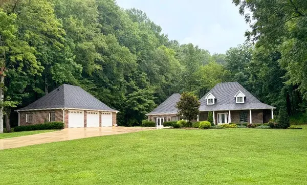 488 Stovall Hollow Rd, Belvidere, TN 37306