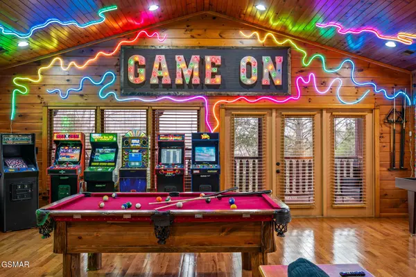 808 Great Smoky Way, Gatlinburg, TN 37738