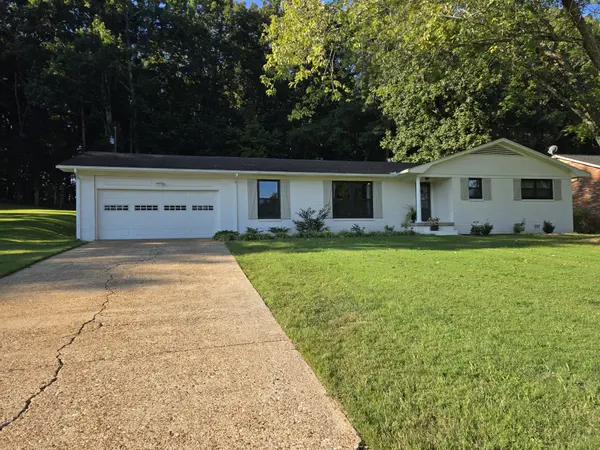 1923 White Oak Dr, Paris, TN 38242