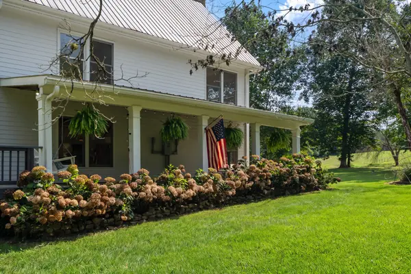 927 Bond Rd, Duck River, TN 38454