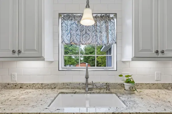 206 Central Ave, Chapel Hill, TN 37034