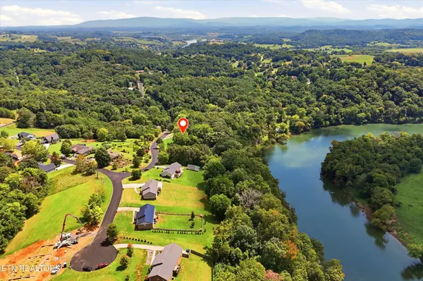 5 Rock House Rd, Kodak, TN 37764