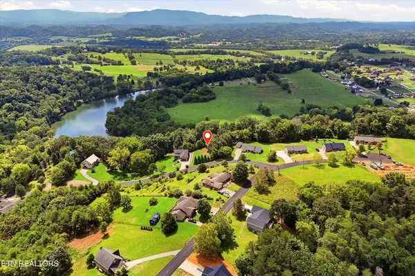 5 Rock House Rd, Kodak, TN 37764