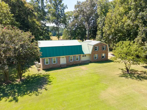 12 Hancock Rd, Fayetteville, TN 37334