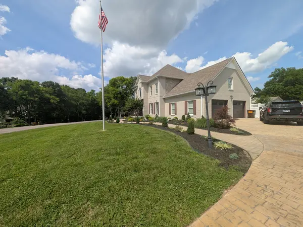 1045 Claremont Dr, Columbia, TN 38401