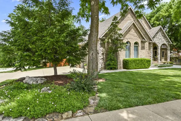 4013 E Gastonbury ST, Springfield, MO 65809