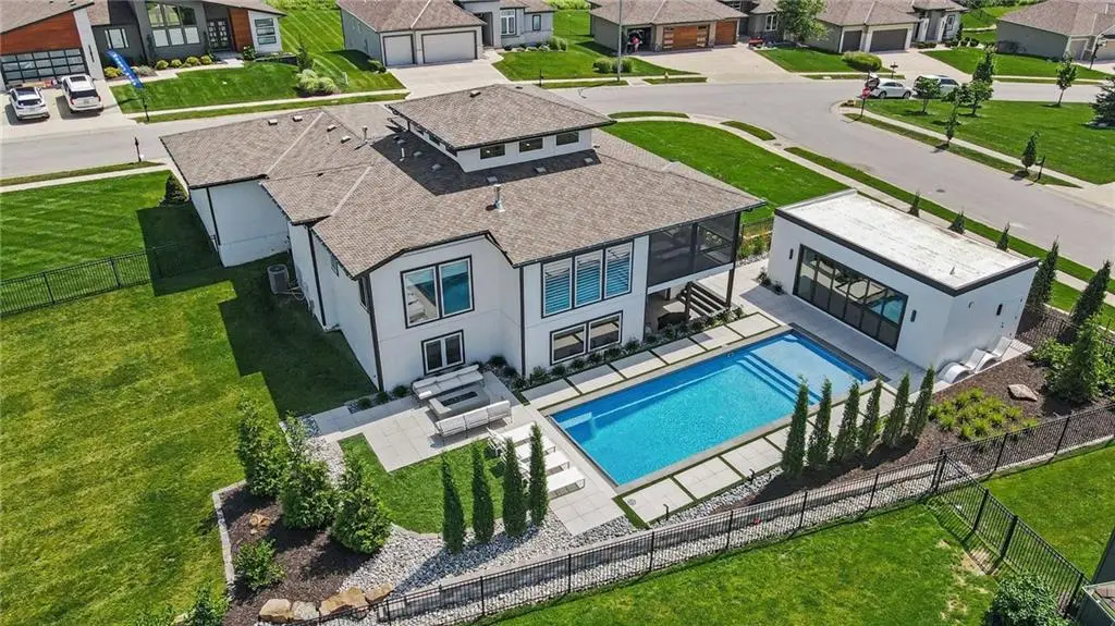 2131 NW Palisades DR, Riverside, MO 64150