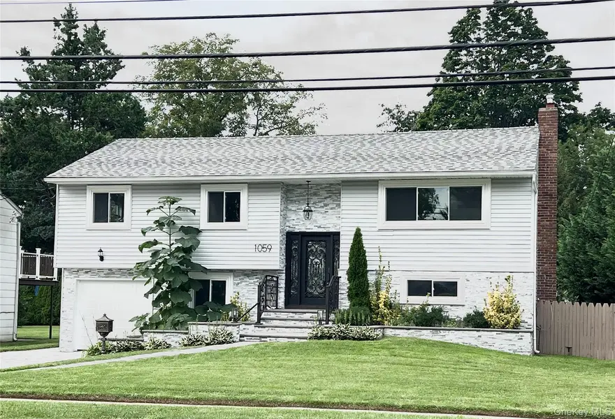 1059 Denton AVE, Manhasset Hills, NY 11040