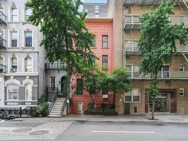 322 E 50th St, New York (manhattan), NY 10022