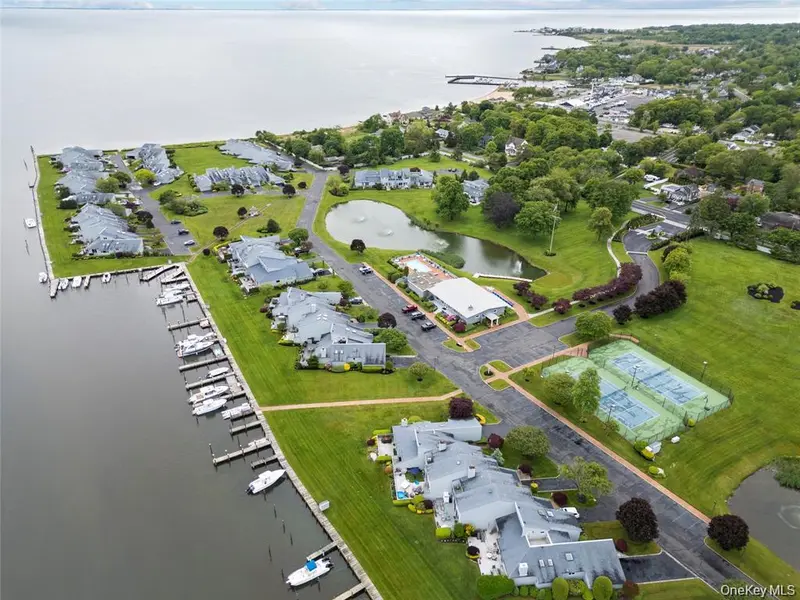 34 Harbour DR, Blue Point, NY 11715