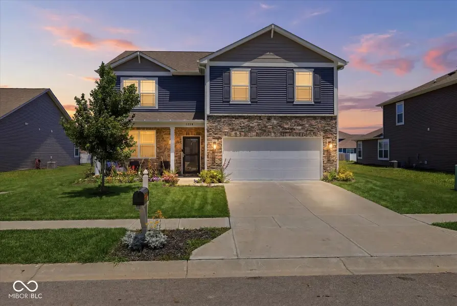 1420 Honeysuckle DR, Shelbyville, IN 46176