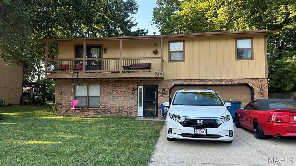 912 Carla DR, Troy, IL 62294