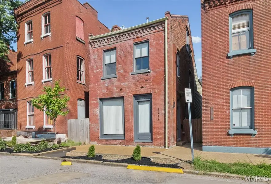 1916 S 12th ST, St Louis, MO 63104