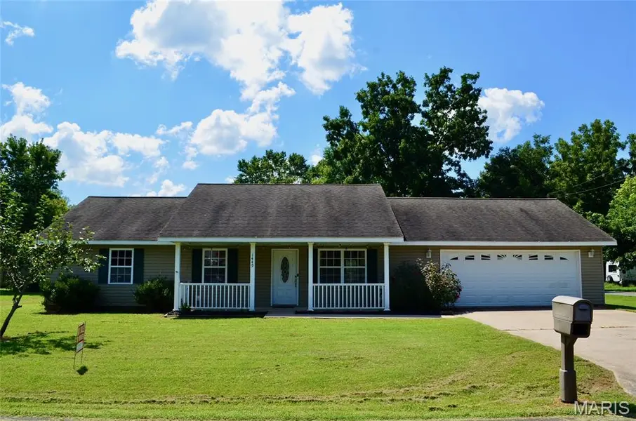 1449 Bloomfield ST, Oran, MO 63771