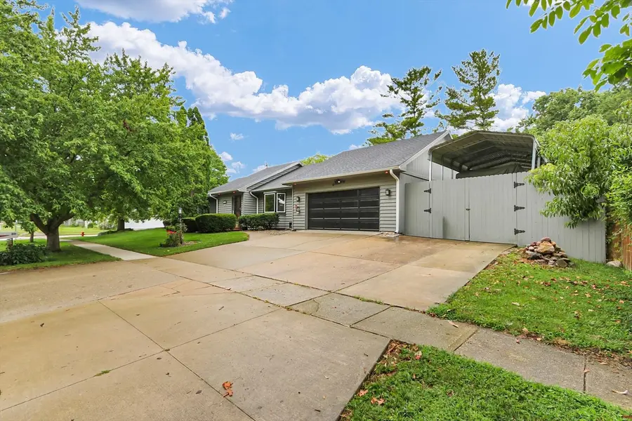 3501 Roxford DR, Champaign, IL 61822